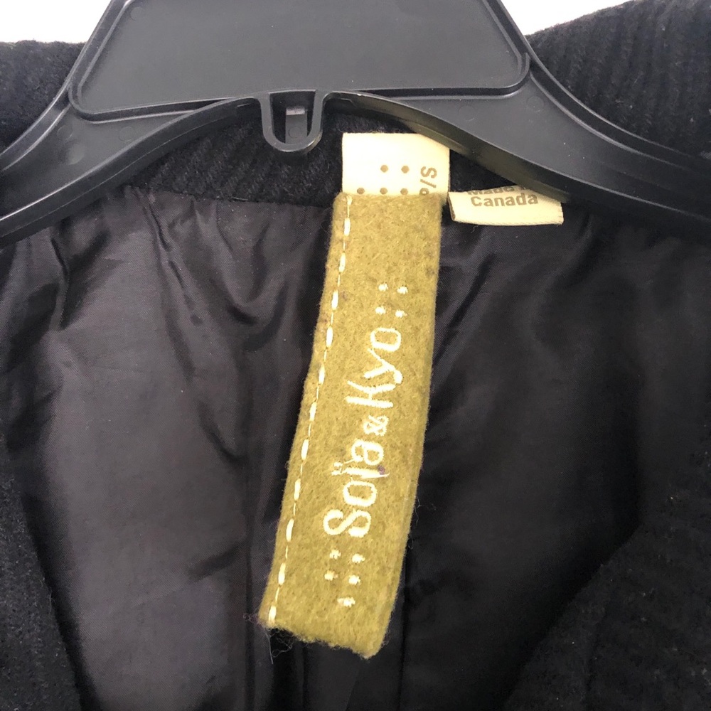 Beautiful & Thick black Wool Coat - Picture 3 of 6